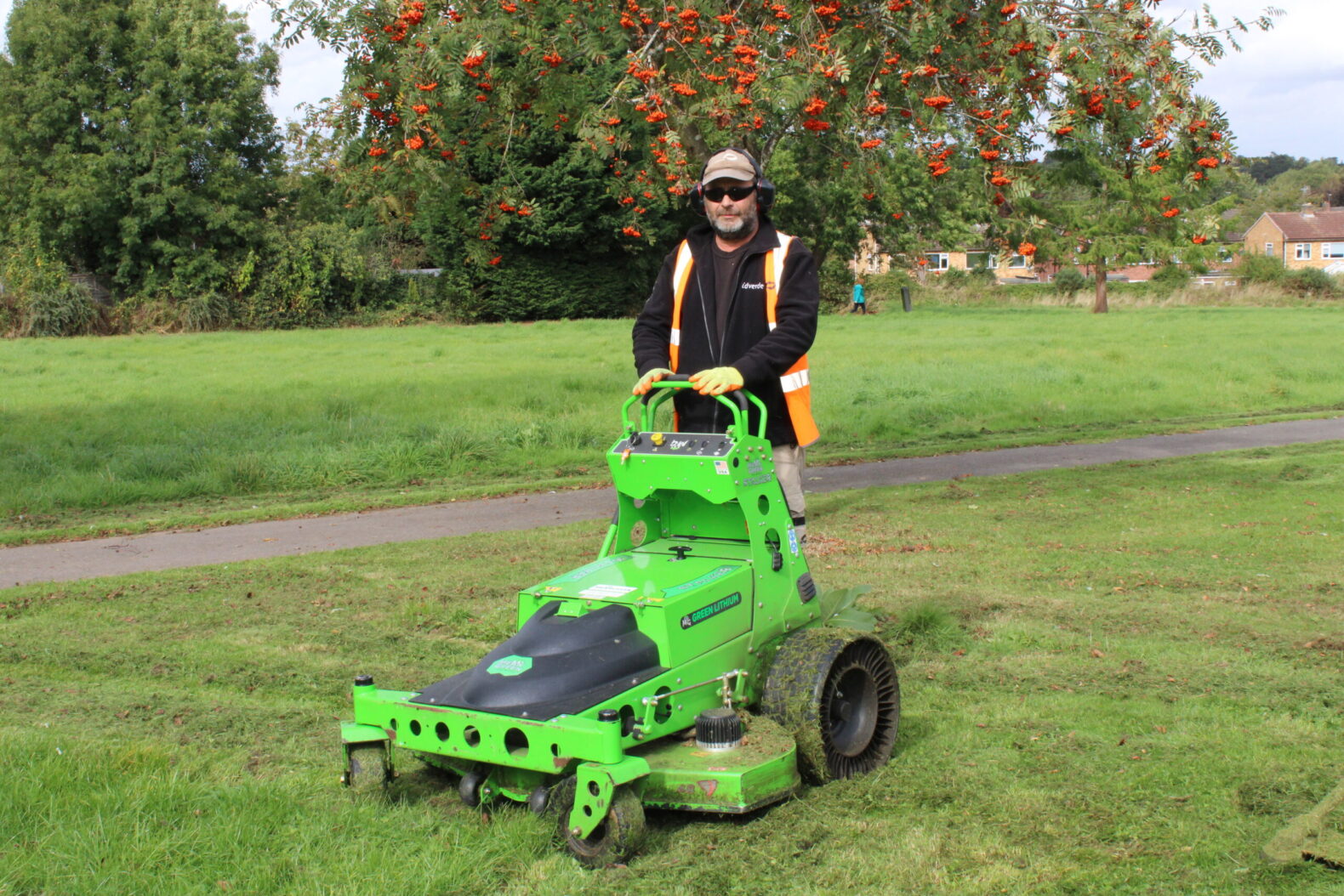 idverde worker using an electric mower