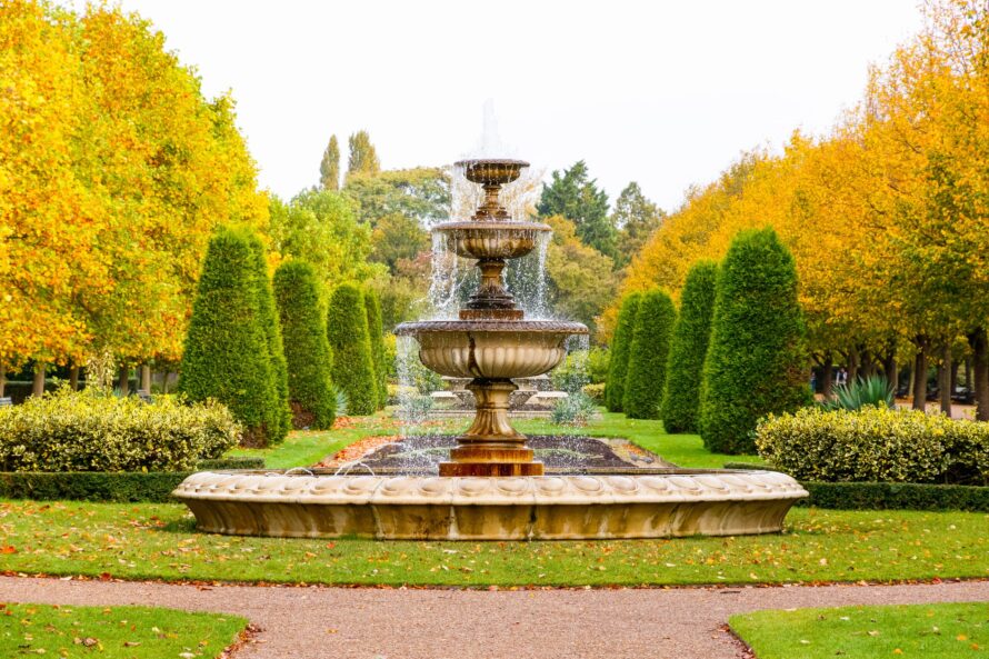 Peaceful,Scenery,With,Fountain,In,Regent's,Park,Of,London
