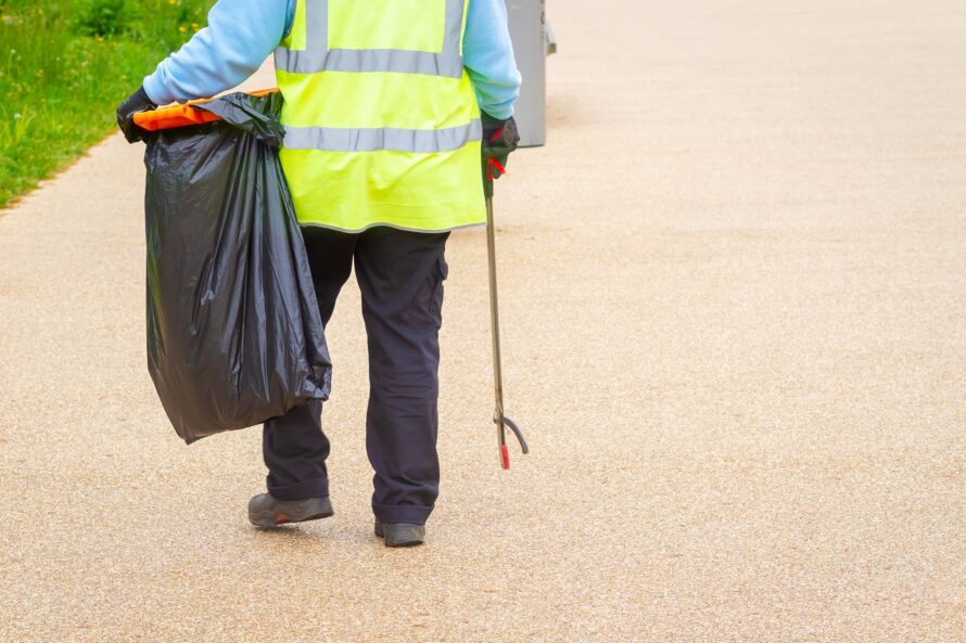 Tidy,Spaces,Thanks,To,Constant,Work,,A,Female,Litter,Picker