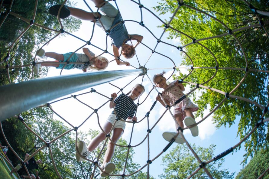 play-equipment-idverde-creating-play-scaled